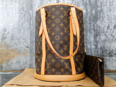 noe pouch louis vuitton|Louis Vuitton bucket bag monogram.